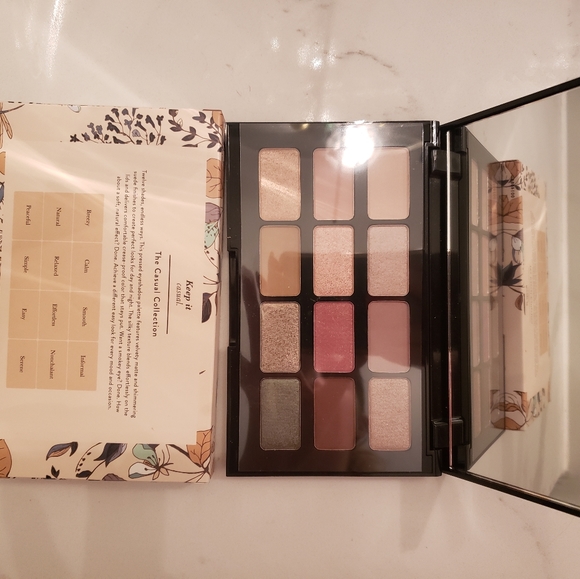 Laura Geller The casual collection multi-finish eye shadow palette - Picture 3 of 4